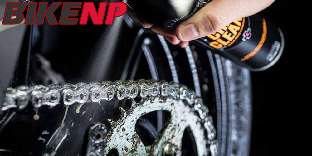 How to clean motorcycle chain
